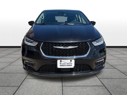 Used 2024 Chrysler Pacifica Limited FWD image 8