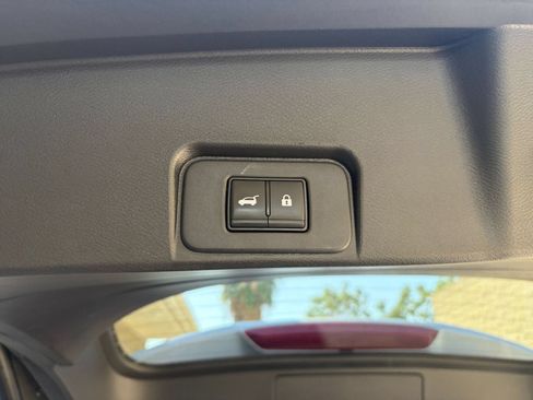 Used 2025 Nissan Rogue SV FWD image 19