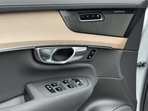 New 2026 Volvo XC90 B6 Plus w/ Protection Package Premier image 16