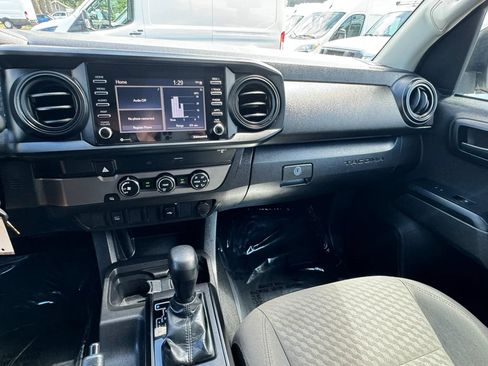 Used 2022 Toyota Tacoma SR RWD image 15