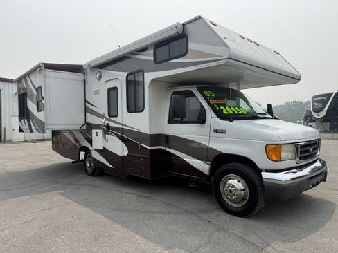 Used 2005 Ford E-350 and Econoline 350 Super Duty RWD image 26