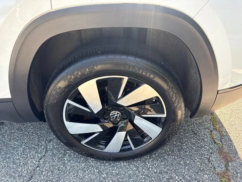 Used 2024 Volkswagen Atlas Cross Sport SE AWD/4WD image 10