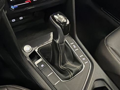 Used 2022 Volkswagen Tiguan SE R-Line FWD image 29