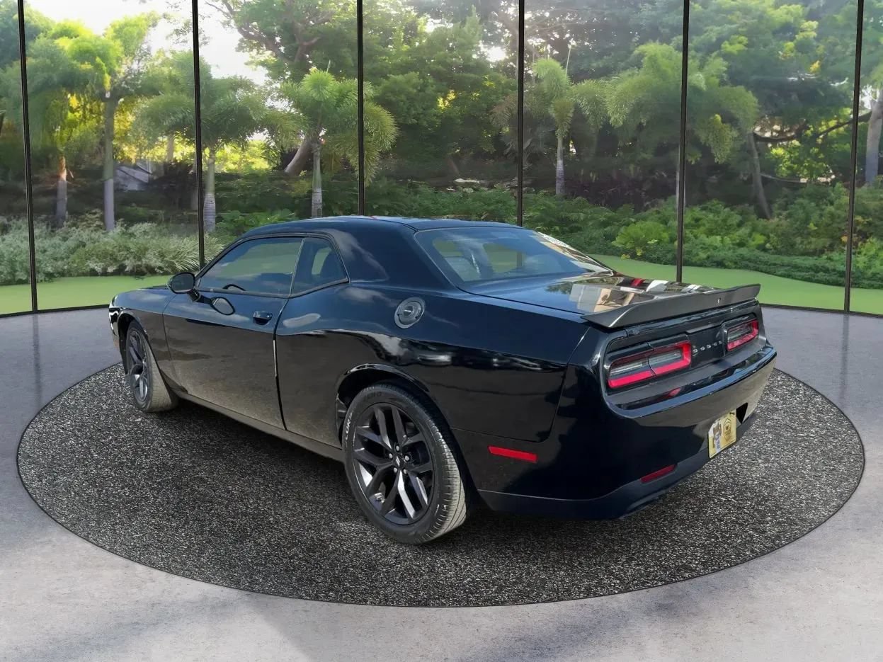 Used 2019 Dodge Challenger SXT w/ Blacktop Package RWD image 5