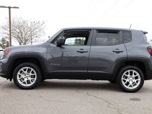 Used 2023 Jeep Renegade Latitude image 2
