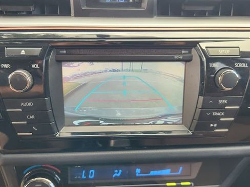 Used 2015 Toyota Corolla LE FWD image 17