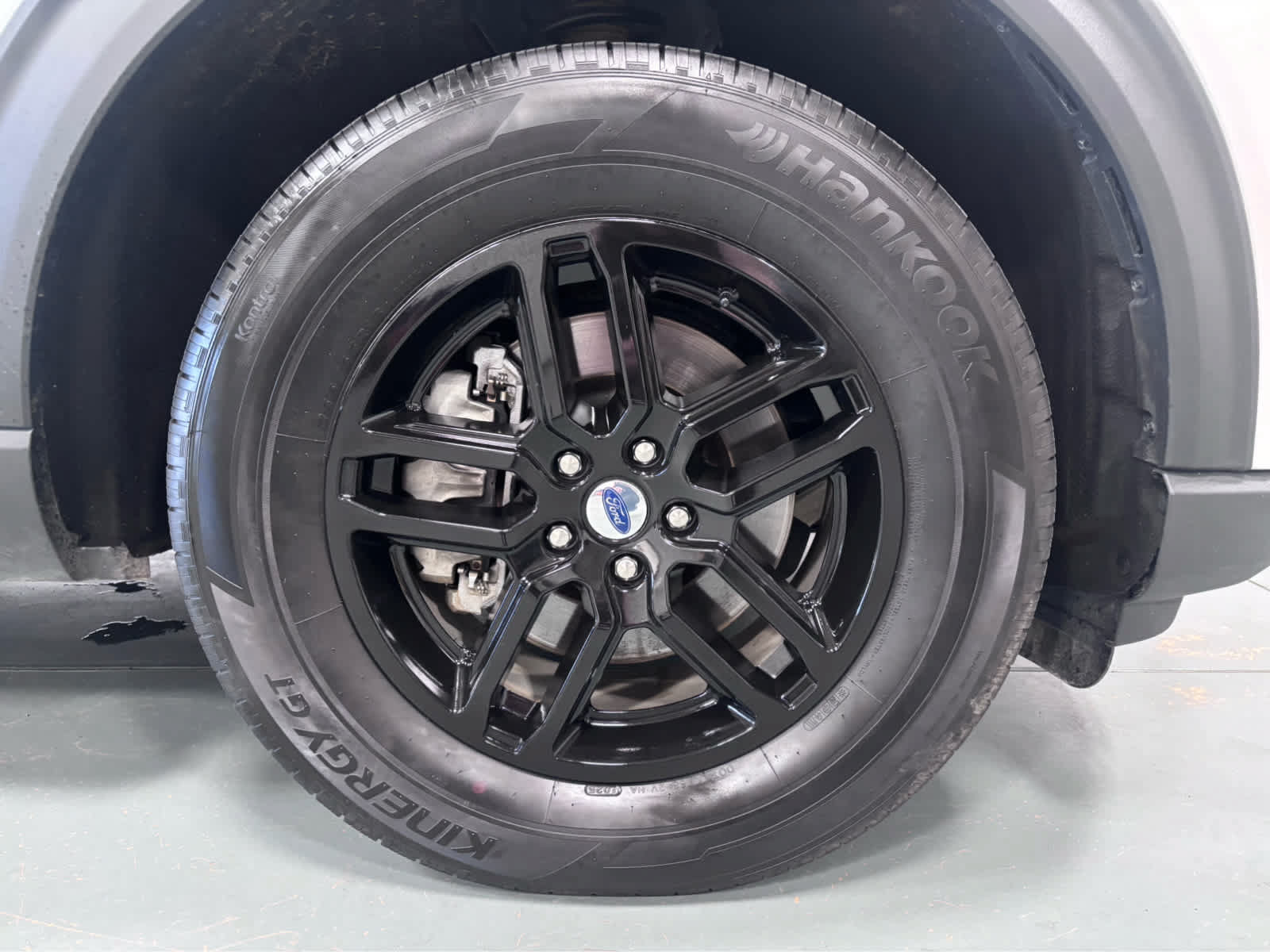 Used 2025 Ford Explorer Active AWD/4WD image 8