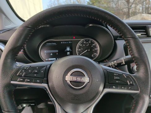 Used 2023 Nissan Versa SR w/ Trunk Package image 15