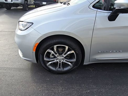 New 2026 Chrysler Pacifica Pinnacle image 13