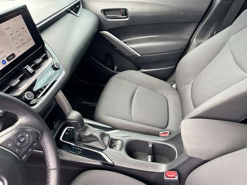 Used 2024 Toyota Corolla Cross LE FWD image 26