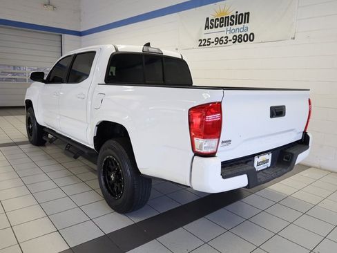 Used 2017 Toyota Tacoma SR image 11