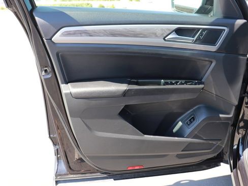Used 2020 Volkswagen Atlas Cross Sport SE FWD image 9