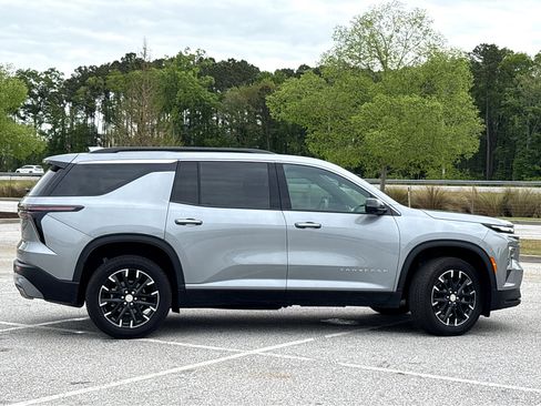 Used 2026 Chevrolet Traverse LT w/ Sun and Wheel Package image 23