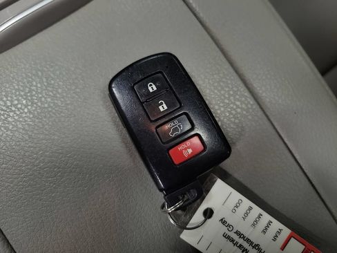 Used 2019 Toyota Highlander Limited Platinum AWD/4WD image 17