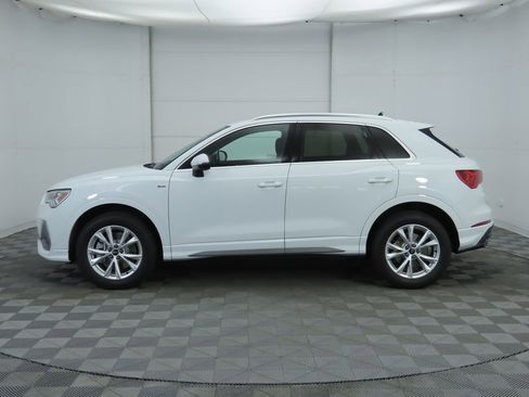Used 2025 Audi Q3 2.0T Premium w/ Convenience Package image 9
