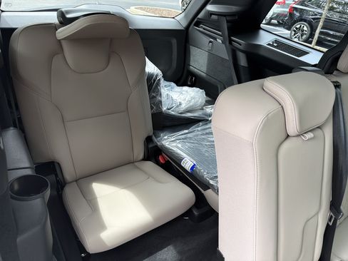 Used 2026 Volvo XC90 B6 Plus w/ Protection Package Premier AWD/4WD image 14