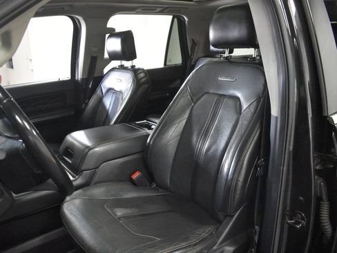 Used 2019 Ford Expedition Platinum image 11