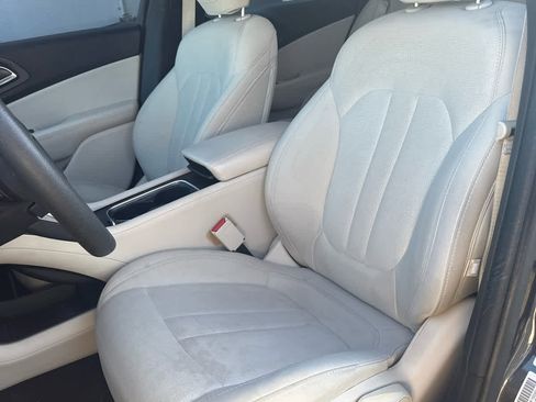 Used 2016 Chrysler 200 Limited image 12