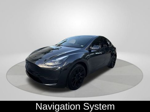 Used 2024 Tesla Model Y Long Range image 3