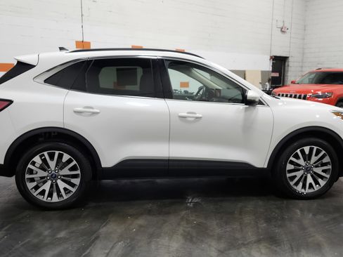 Used 2020 Ford Escape Titanium image 18