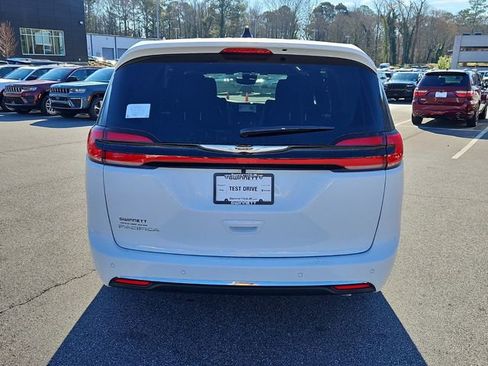 New 2026 Chrysler Pacifica Select image 7