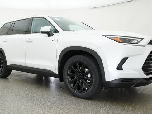 New 2026 Toyota Grand Highlander XLE FWD image 32