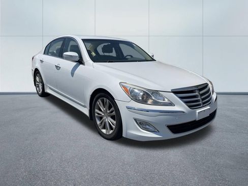 Used 2014 Hyundai Genesis 3.8 RWD image 7