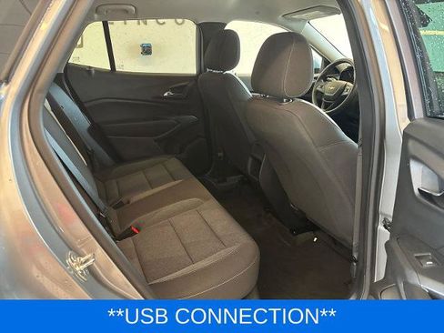 Used 2024 Chevrolet Trax LS w/ LS Convenience Package FWD image 9