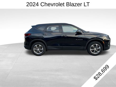 Used 2024 Chevrolet Blazer LT w/ Convenience Package image 2