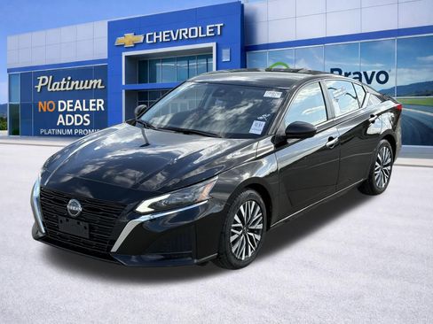 Used 2024 Nissan Altima 2.5 SV image 13