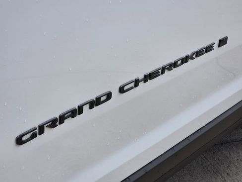 Used 2023 Jeep Grand Cherokee L Laredo RWD image 8