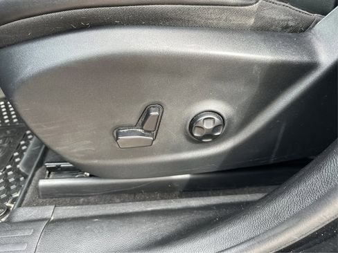 Used 2019 Jeep Cherokee Latitude Plus image 14