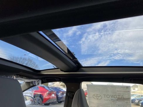 New 2025 Toyota Crown Signia Limited image 8