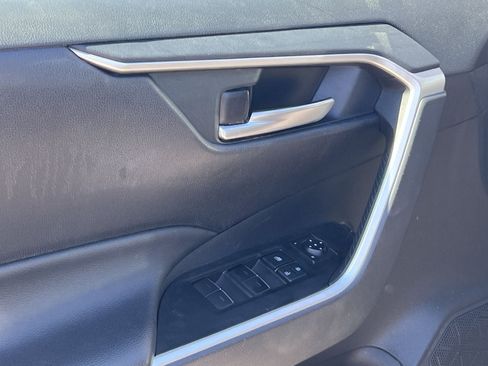 Used 2025 Toyota RAV4 XLE AWD/4WD image 15