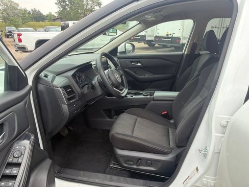 Used 2024 Nissan Rogue SV AWD/4WD image 18