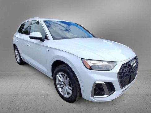 Used 2023 Audi Q5 2.0T Premium w/ Convenience Package AWD/4WD image 2