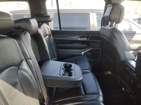 Used 2024 Jeep Wagoneer L Series II image 5