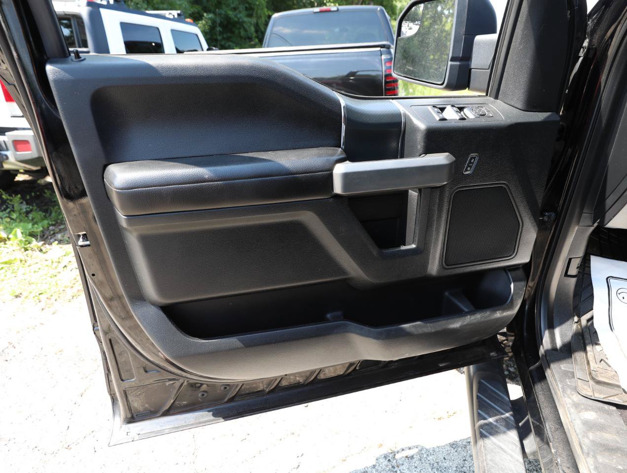 Used 2018 Ford F150 XLT w/ Equipment Group 302A Luxury AWD/4WD image 16