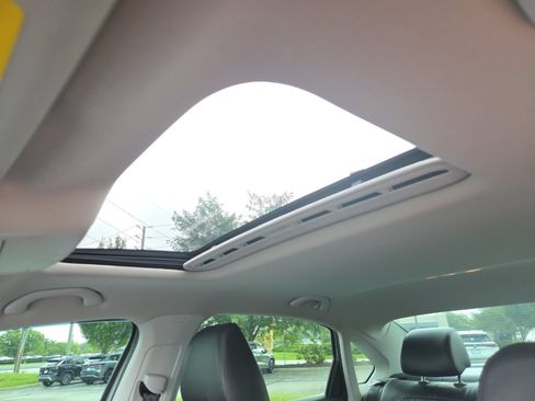 Used 2014 Volkswagen Passat TDI SEL Premium FWD image 15