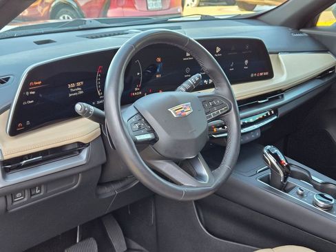 Certified 2024 Cadillac XT4 Luxury w/ Cold Weather Package image 10