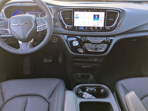 New 2026 Chrysler Pacifica Select image 25