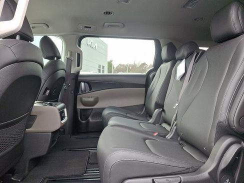 New 2026 Kia Carnival image 5