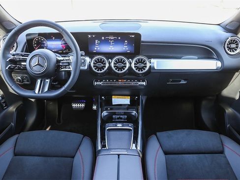 Used 2024 Mercedes-Benz GLB 250 4MATIC image 12