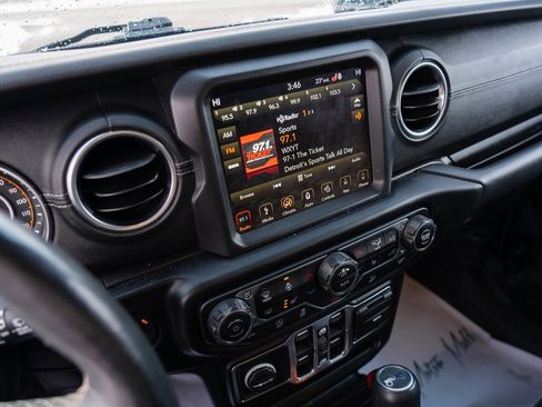 Used 2019 Jeep Wrangler Unlimited Sahara w/ Uconnect 4C Nav & Sound Group image 31