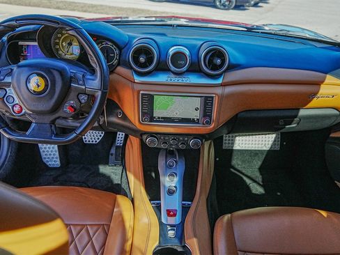 Used 2018 Ferrari California T image 31