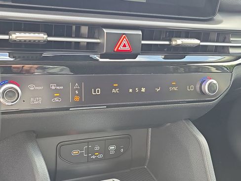 New 2026 Kia Sportage EX FWD image 25