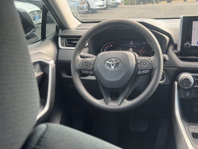 Used 2024 Toyota RAV4 XLE FWD image 23