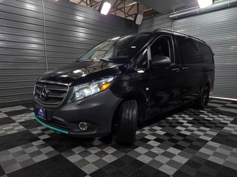 Used 2019 Mercedes-Benz Metris Passenger image 36