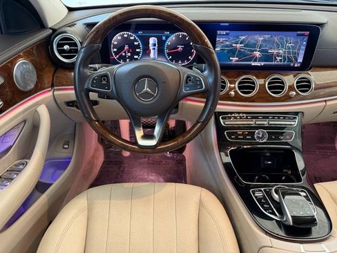 Used 2018 Mercedes-Benz E 400 4MATIC Wagon w/ Premium 2 Package image 21