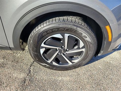 Used 2023 Kia Sportage LX image 6